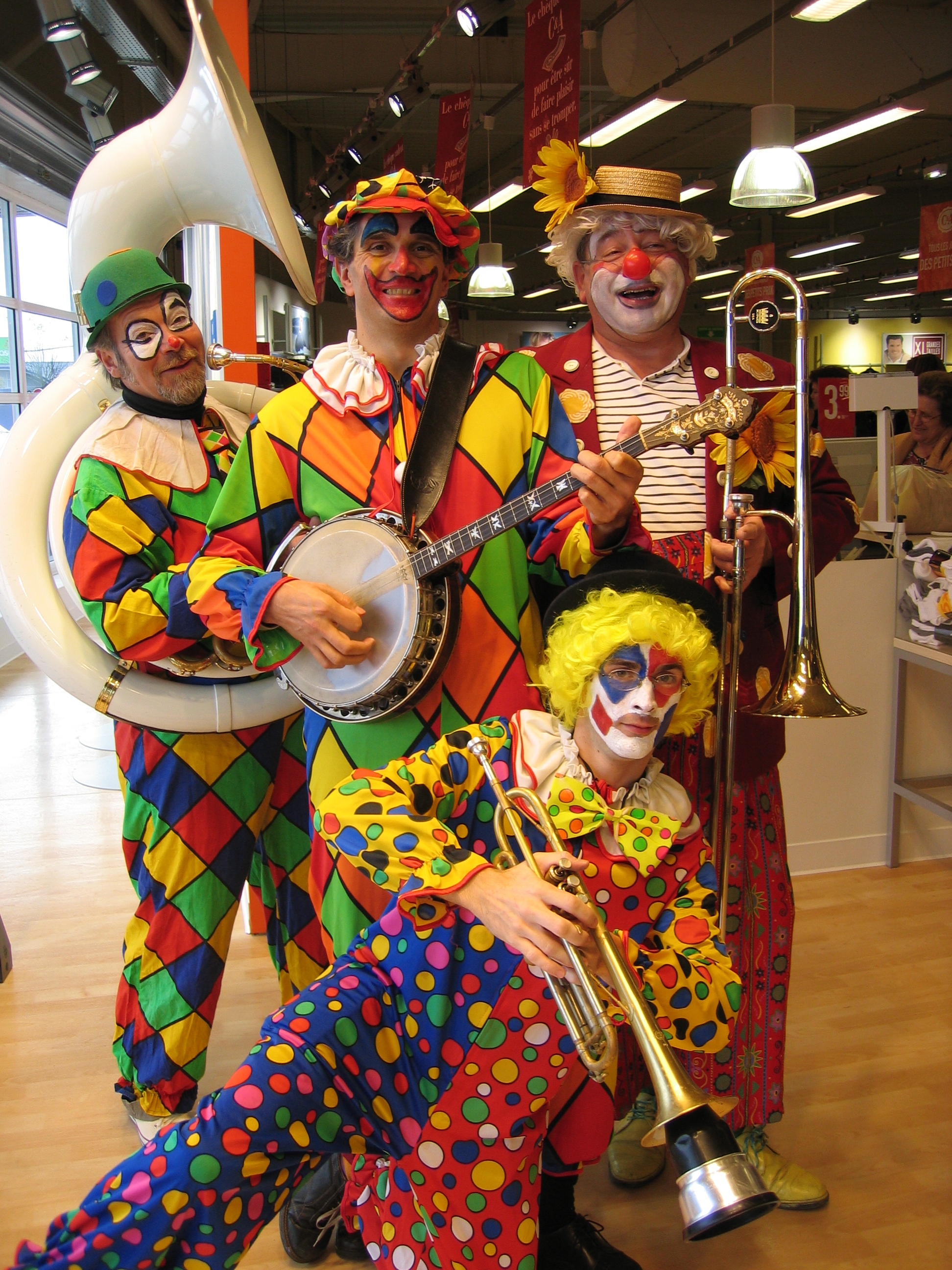 02-Clowns-Musicos
