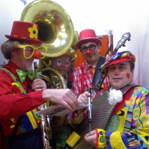 01-Clowns-Musicos