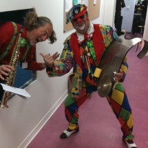 09-Clowns-Musicos